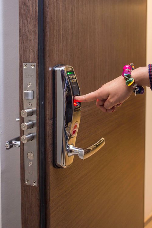 cerradura digital biométrica para puerta residencial